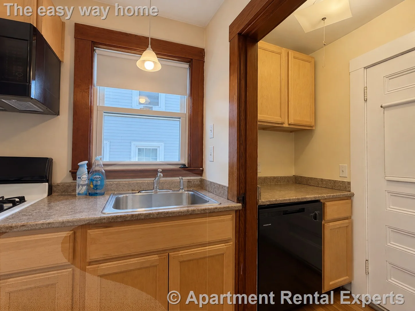 2 bed, 1 bath apartment for rent at 14 Irvington Rd, Tufts — photo 3 of 11