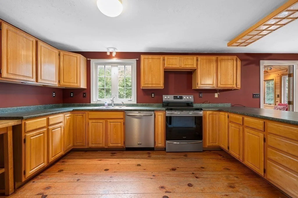 3 bed, 2 bath apartment for rent at 14 Joanna Dr, Rutland — photo 9 of 36