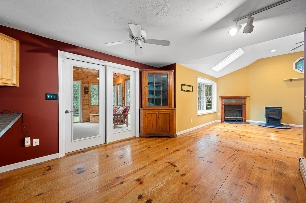 3 bed, 2 bath apartment for rent at 14 Joanna Dr, Rutland — photo 5 of 36