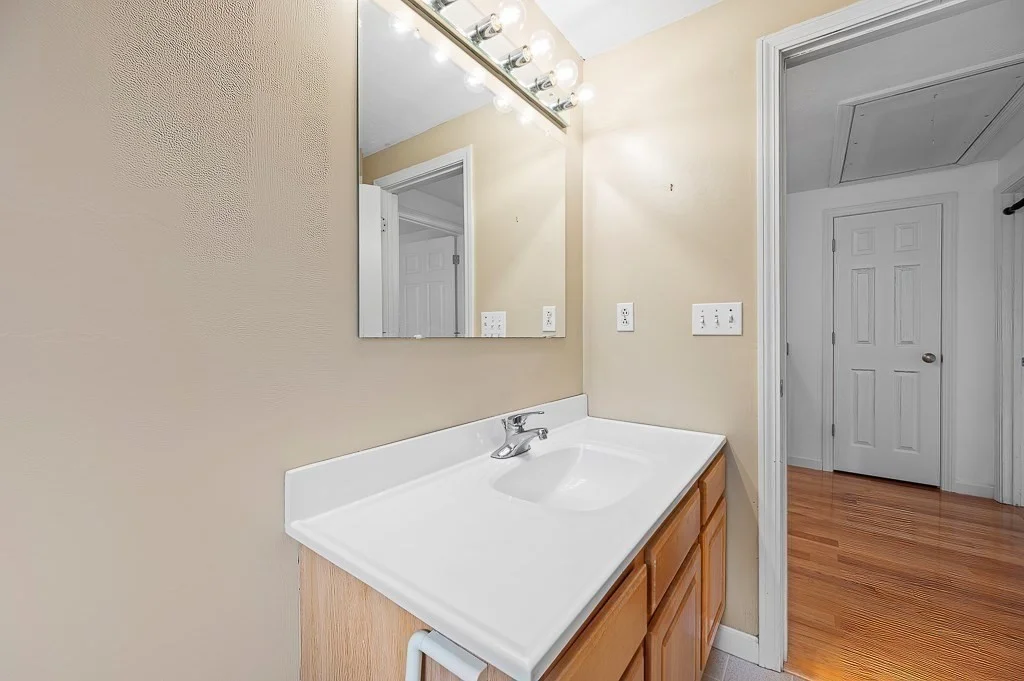 3 bed, 2 bath apartment for rent at 14 Joanna Dr, Rutland — photo 20 of 36