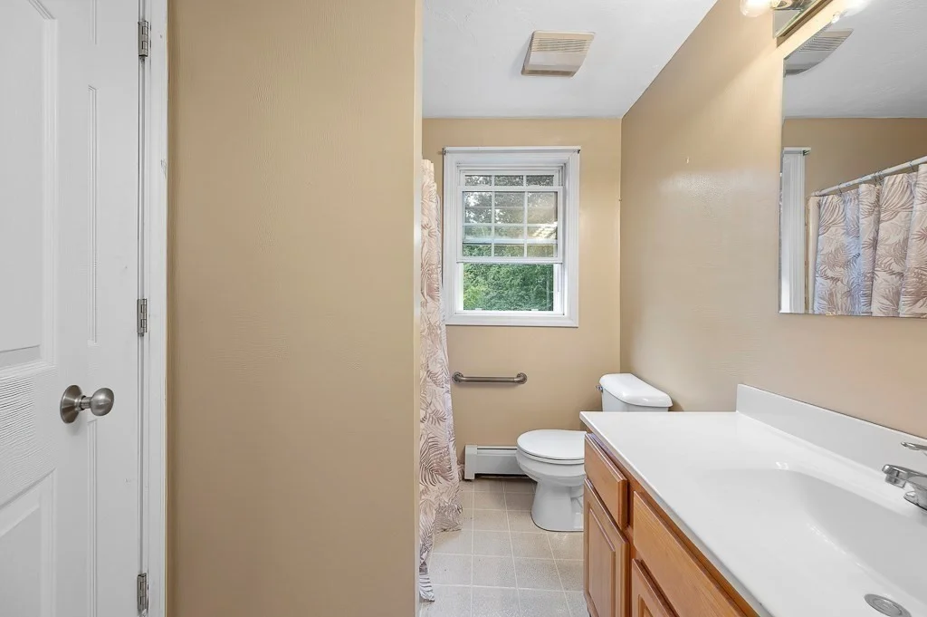 3 bed, 2 bath apartment for rent at 14 Joanna Dr, Rutland — photo 19 of 36