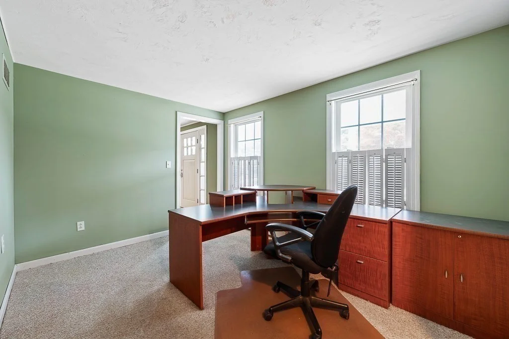 3 bed, 2 bath apartment for rent at 14 Joanna Dr, Rutland — photo 18 of 36