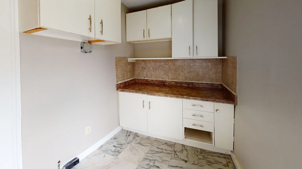 4 bed, 2 bath apartment for rent at 14 Kelley Ct, Allston — photo 12 of 15