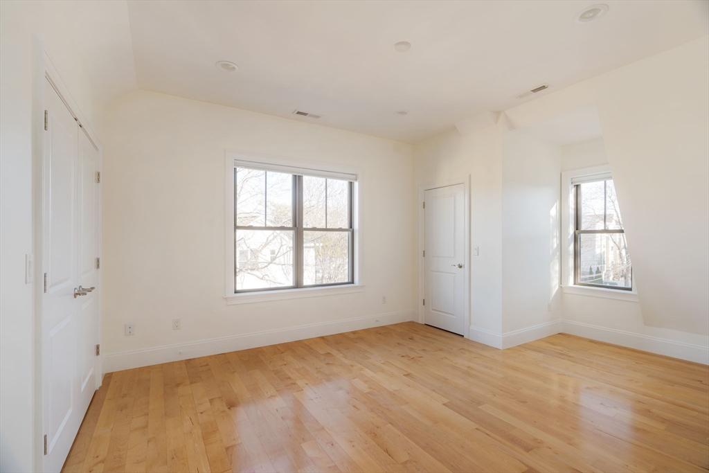 5 bed, 4+ bath apartment for rent at 14 Kent Ct Unit 1, Somerville — photo 33 of 38