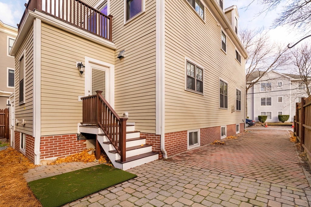 5 bed, 4+ bath apartment for rent at 14 Kent Ct Unit 1, Somerville — photo 37 of 38