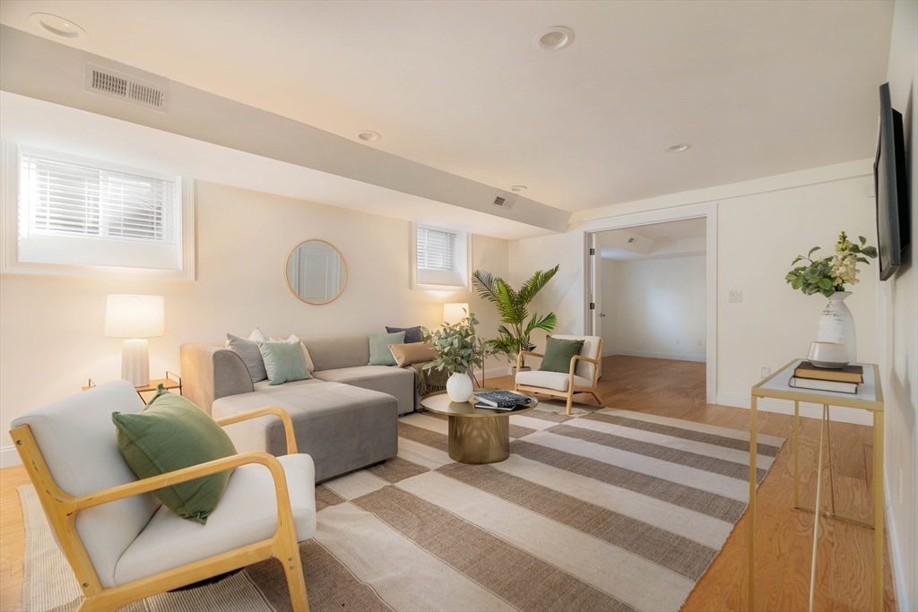 5 bed, 4+ bath apartment for rent at 14 Kent Ct Unit 1, Somerville — photo 35 of 38