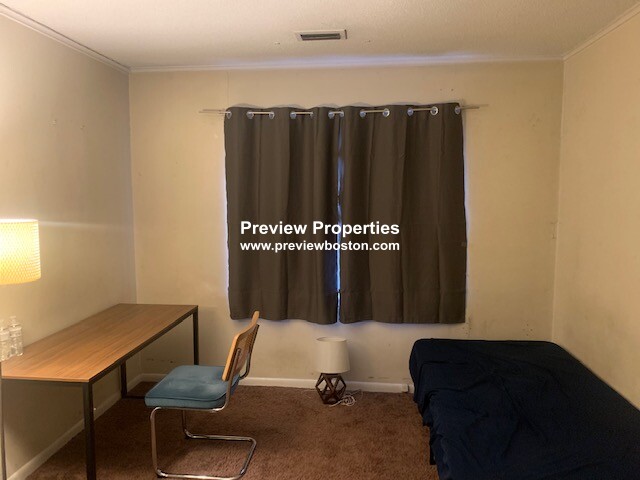 3 bed, 2 bath apartment for rent at 14 Lake Shore Ct Unit 3, Brighton — photo 9 of 13