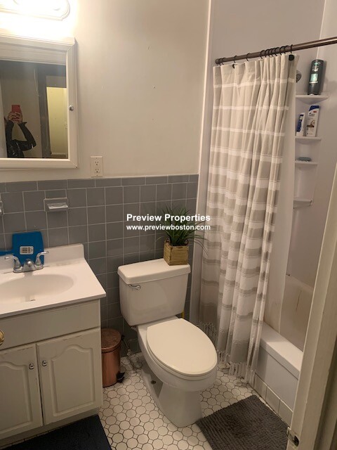 3 bed, 2 bath apartment for rent at 14 Lake Shore Ct Unit 3, Brighton — photo 6 of 13