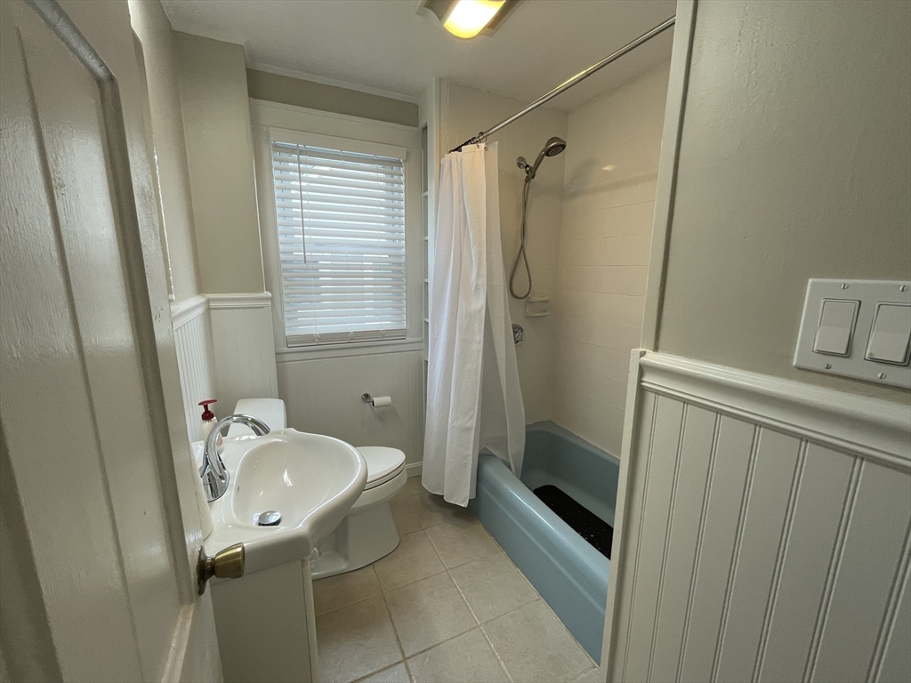 2 bed, 1 bath apartment for rent at 14 Lawn Ave Unit 2, Quincy Point — photo 13 of 17