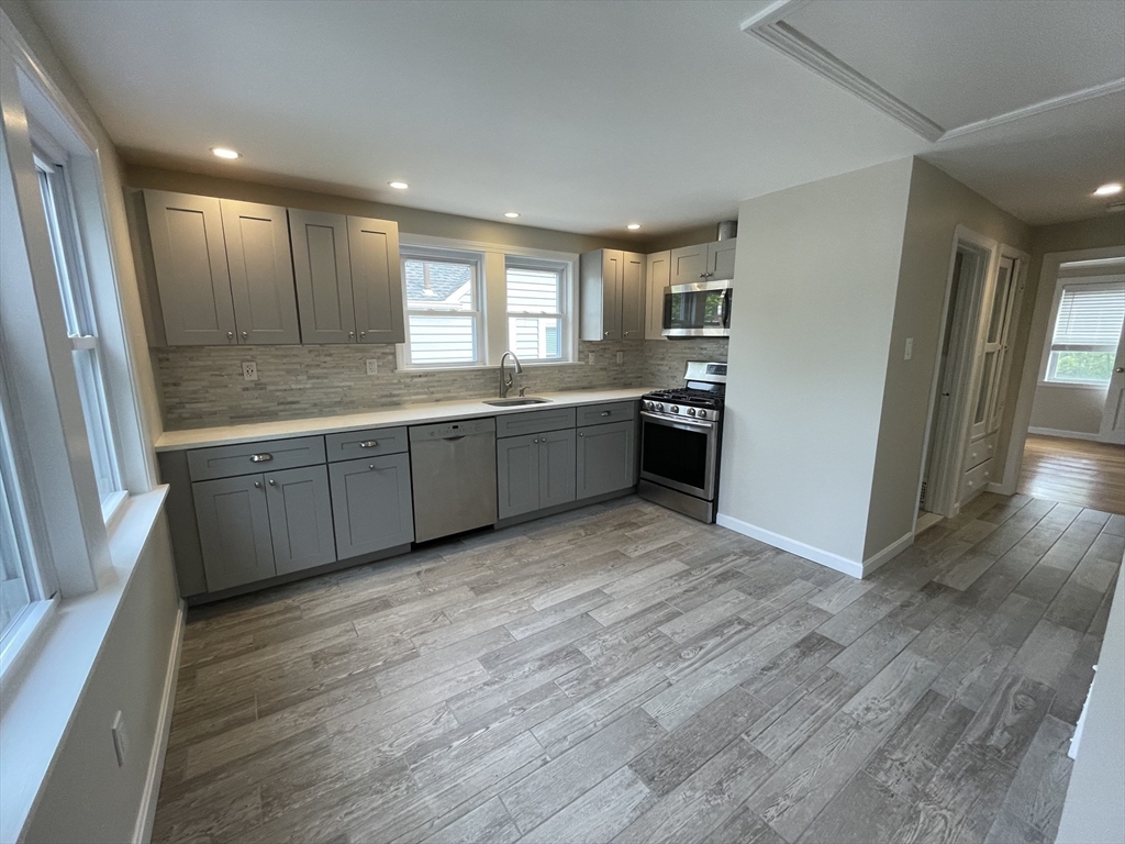 2 bed, 1 bath apartment for rent at 14 Lawn Ave Unit 2, Quincy Point — photo 2 of 17