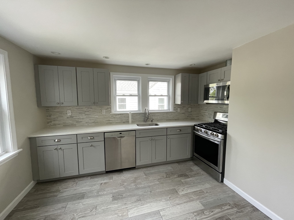 2 bed, 1 bath apartment for rent at 14 Lawn Ave Unit 2, Quincy Point — photo 3 of 17