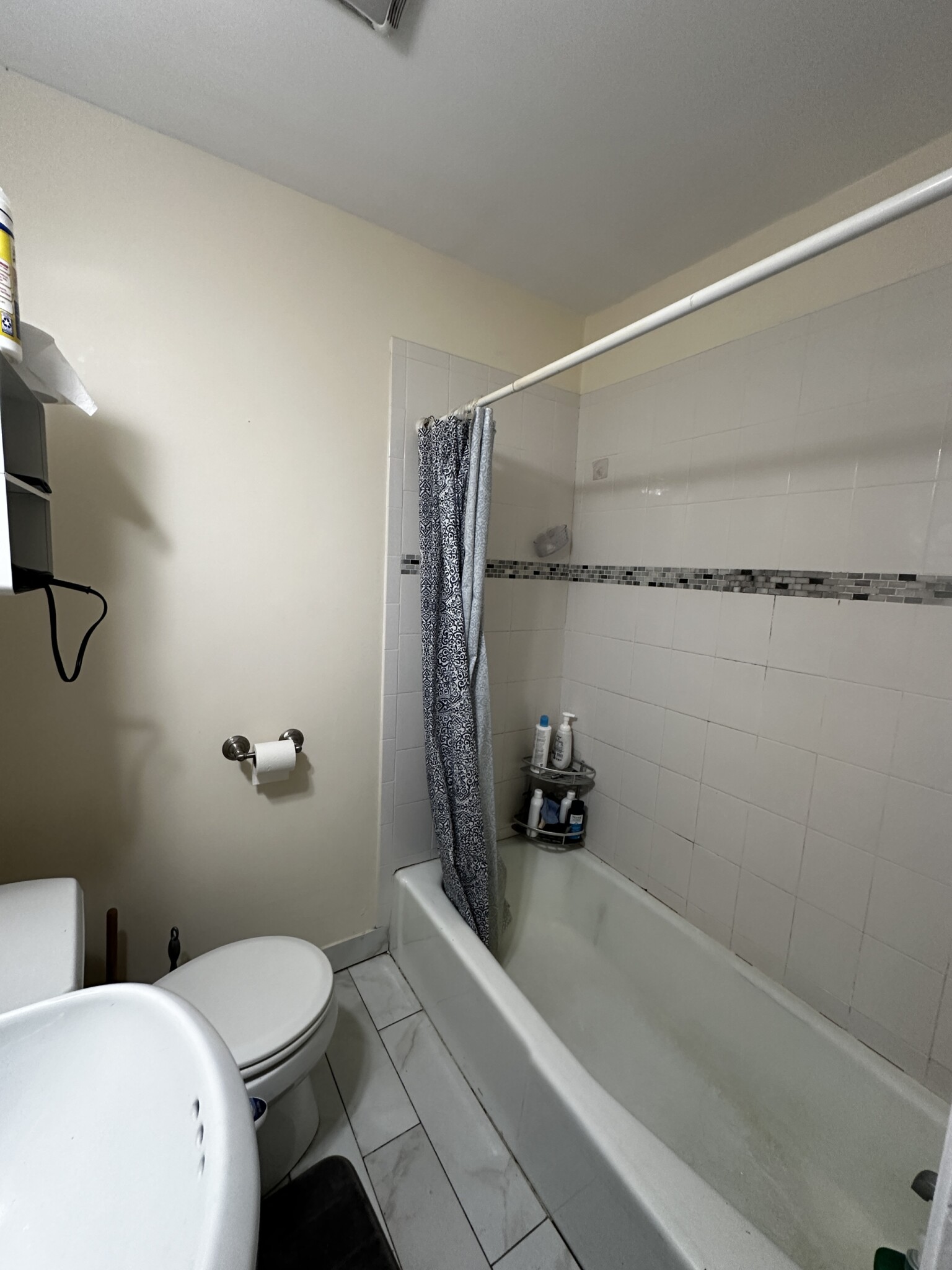 2 bed, 1 bath apartment for rent at 14 Leverett Unit 1, Brookline Village — photo 9 of 16