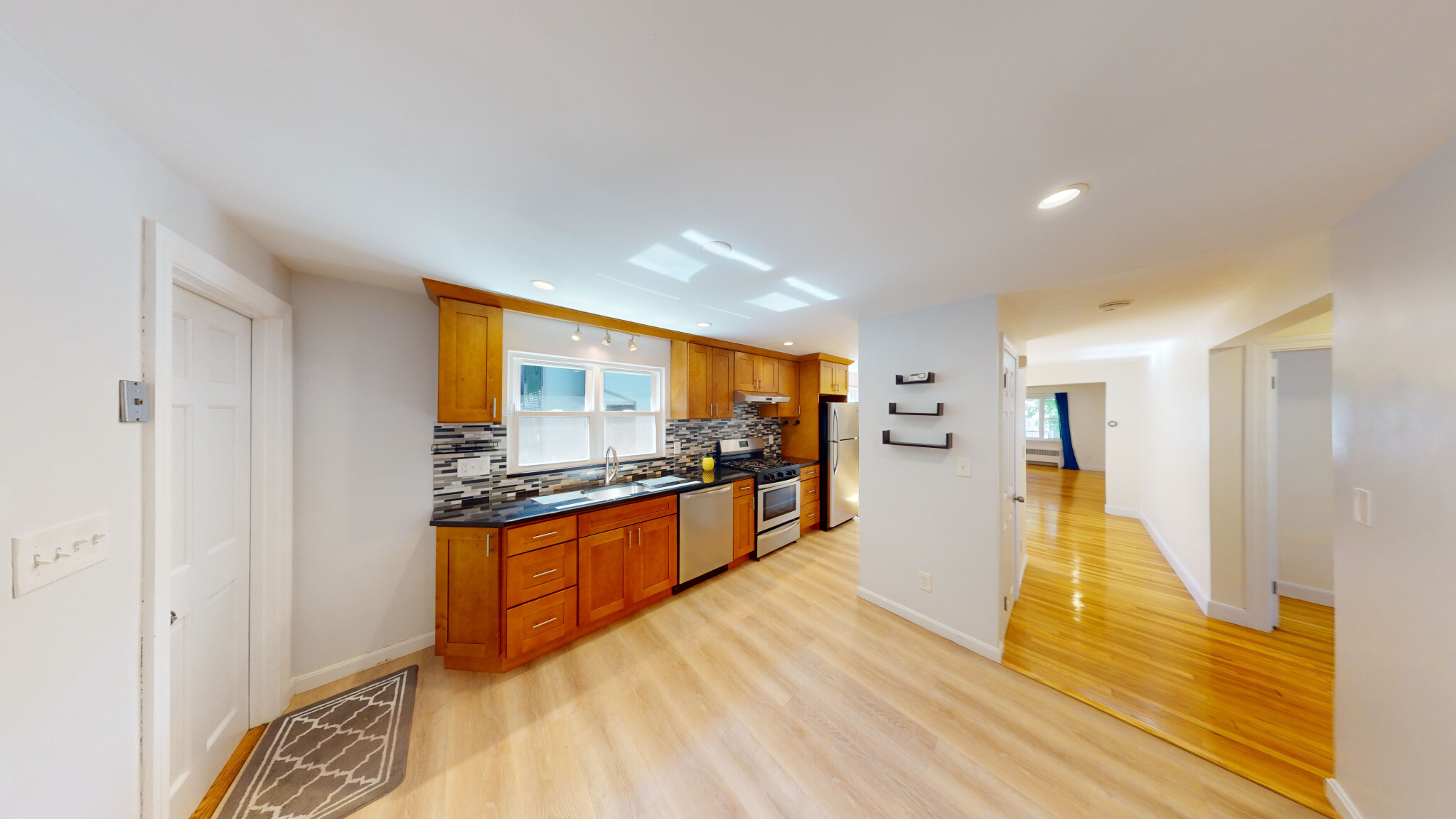 3 bed, 1 bath apartment for rent at 14 Louise Rd, Chestnut Hill