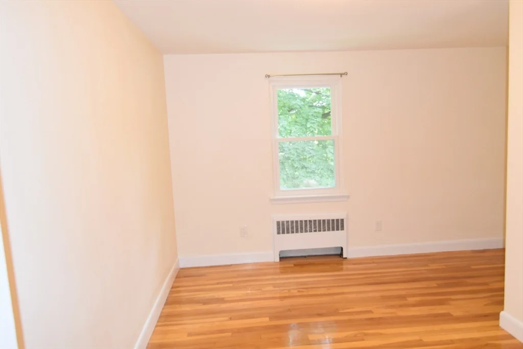 3 bed, 1 bath apartment for rent at 14 Louise Rd Unit 1, Newton — photo 8 of 9