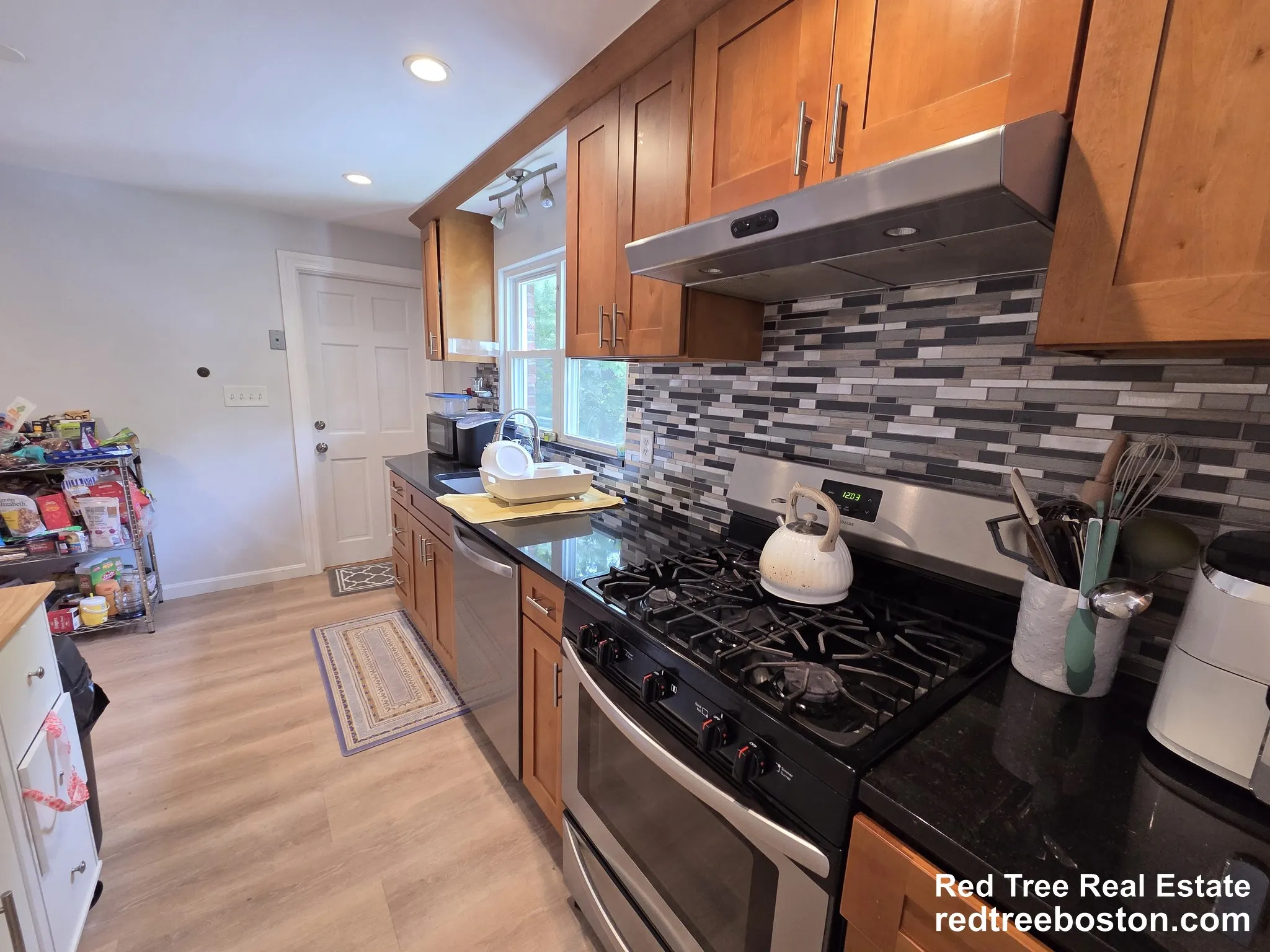 3 bed, 1 bath apartment for rent at 14 Louise Rd Unit m, Chestnut Hill — photo 8 of 19