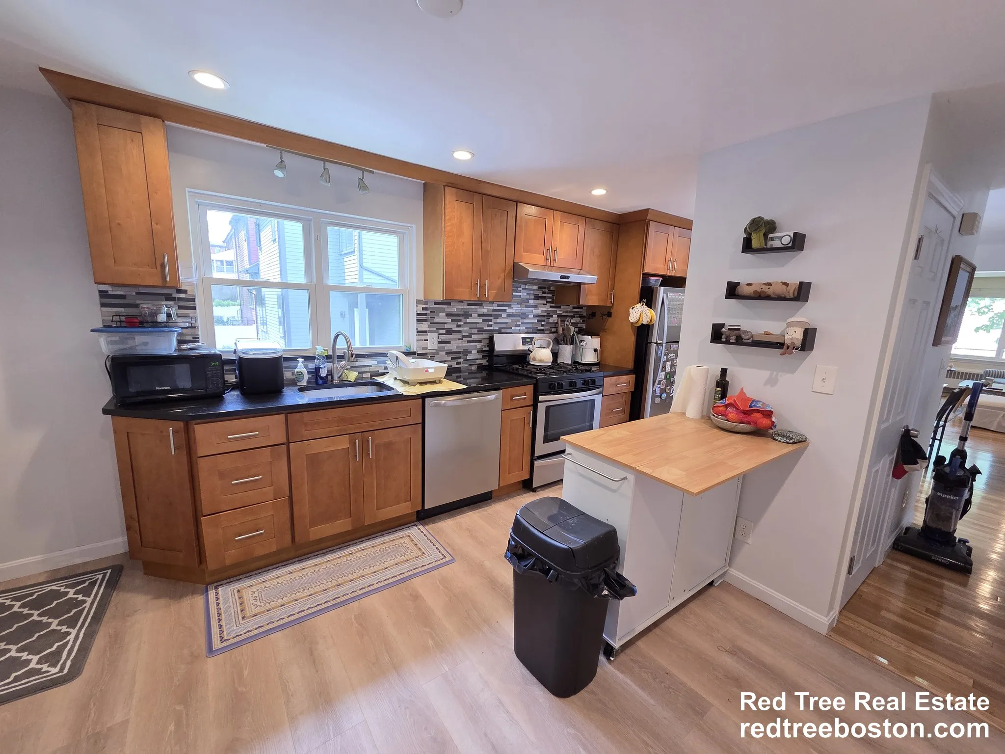 3 bed, 1 bath apartment for rent at 14 Louise Rd Unit m, Chestnut Hill — photo 6 of 19