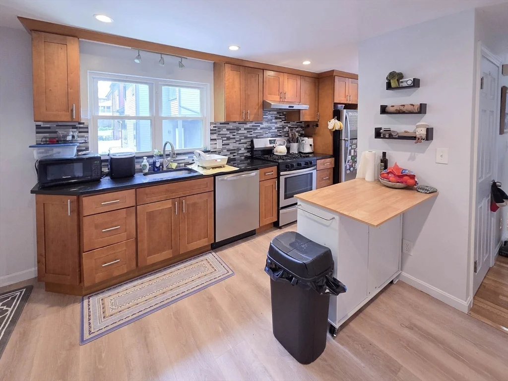3 bed, 1 bath apartment for rent at 14 Louise Unit 2, Chestnut Hill — photo 8 of 14
