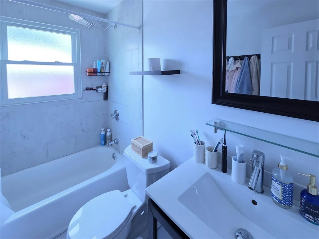 3 bed, 1 bath apartment for rent at 14 Louise Unit 2, Chestnut Hill — photo 9 of 14