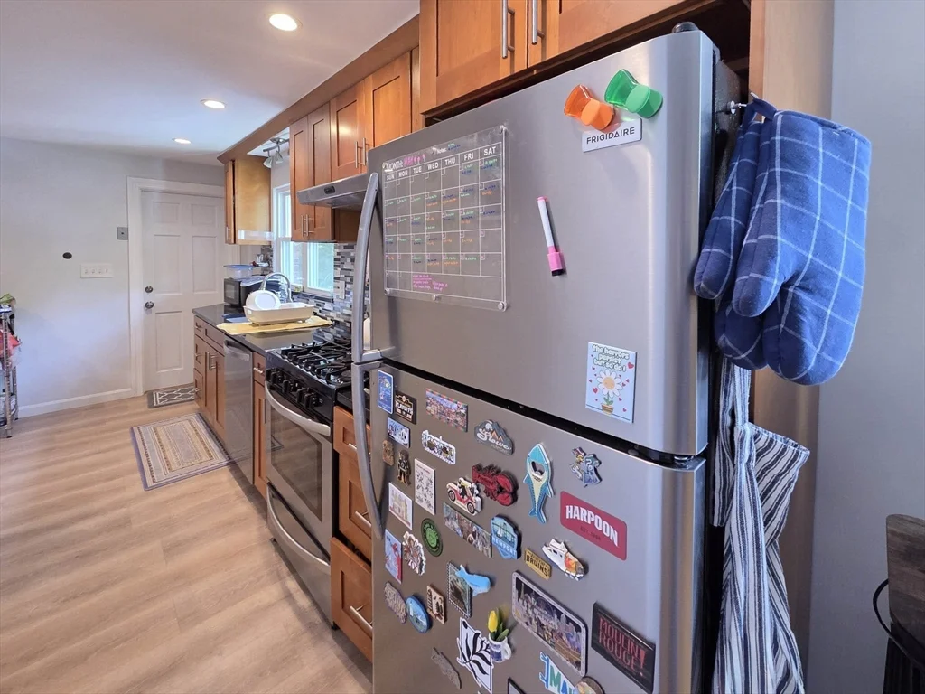 3 bed, 1 bath apartment for rent at 14 Louise Unit 2, Chestnut Hill — photo 7 of 14