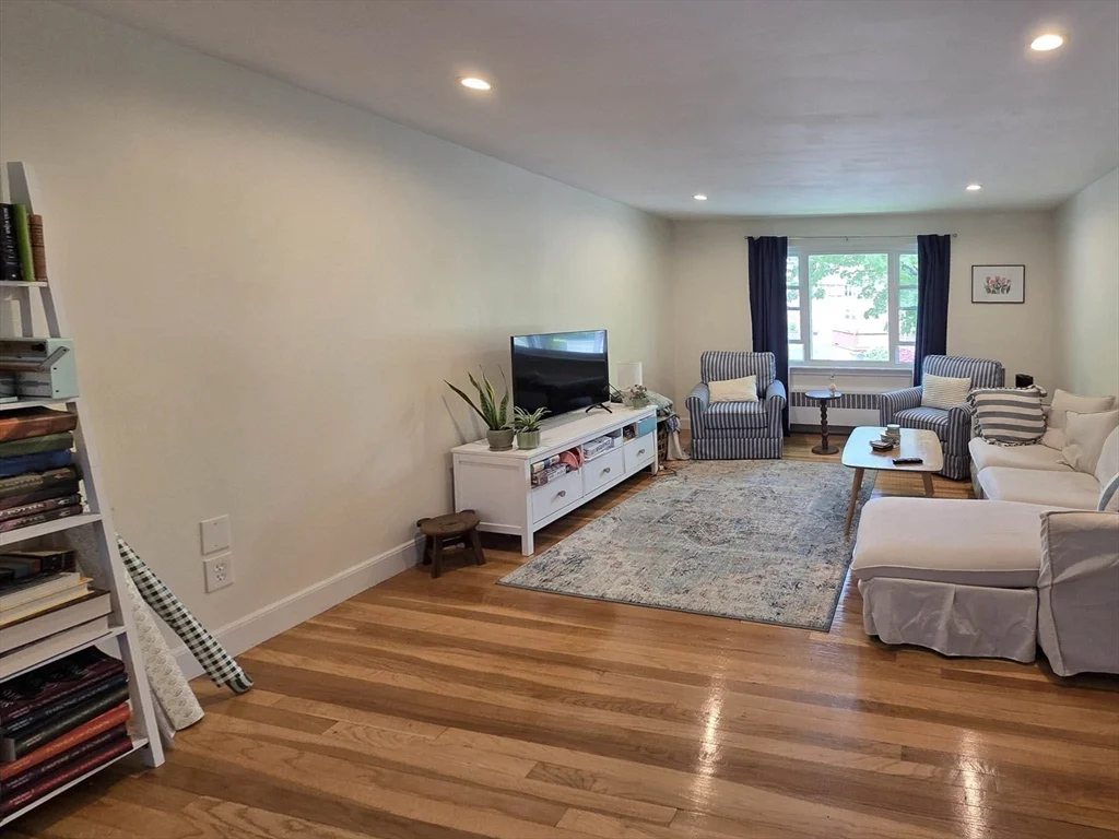 3 bed, 1 bath apartment for rent at 14 Louise Unit 2, Chestnut Hill — photo 3 of 14