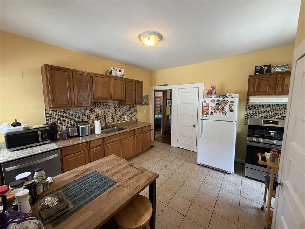 3 bed, 2 bath apartment for rent at 14 Madison St Unit 1, Spring Hill — photo 5 of 17