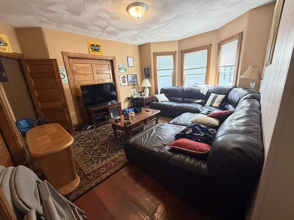 3 bed, 2 bath apartment for rent at 14 Madison St Unit 1, Spring Hill — photo 3 of 17