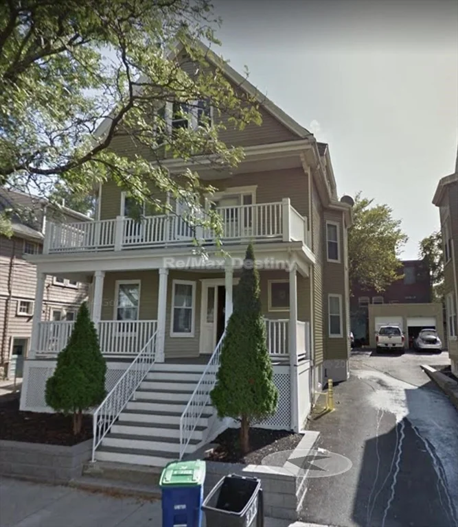 3 bed, 2 bath apartment for rent at 14 Madison St Unit 1, Spring Hill — photo 1 of 17
