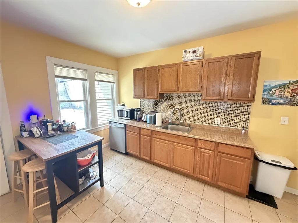 3 bed, 2 bath apartment for rent at 14 Madison St Unit 1, Spring Hill — photo 7 of 17