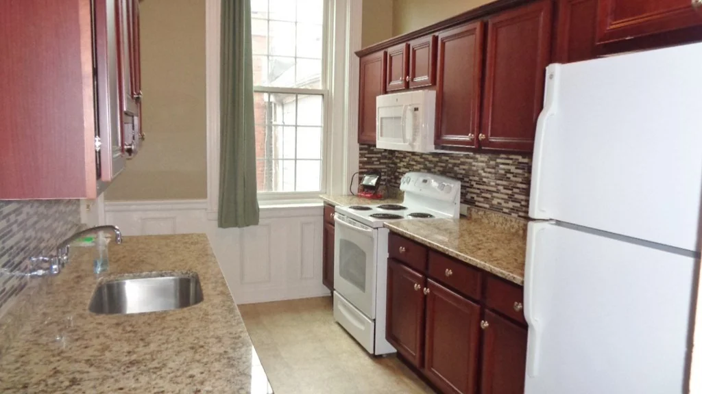 2 bed, 1 bath apartment for rent at 14 Main St Unit 6, Plymouth — photo 2 of 4