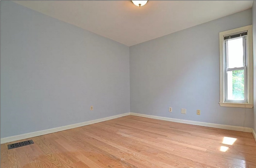 5 bed, 2 bath apartment for rent at 14 Mansfield St Unit 14, Lower Allston — photo 9 of 13