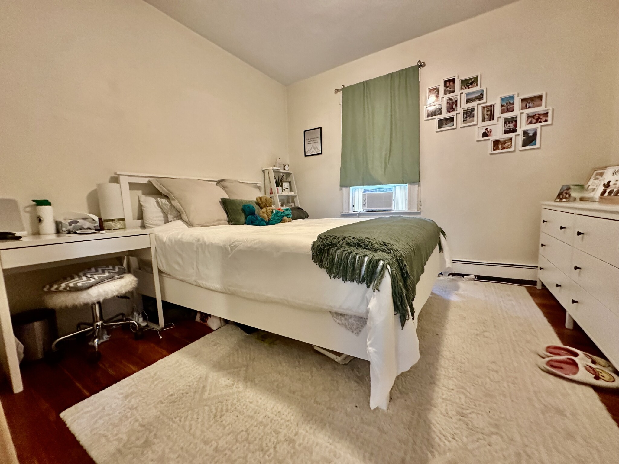 3 bed, 1 bath apartment for rent at 14 Marcella St Unit 2, Wellington-Harrington — photo 2 of 23