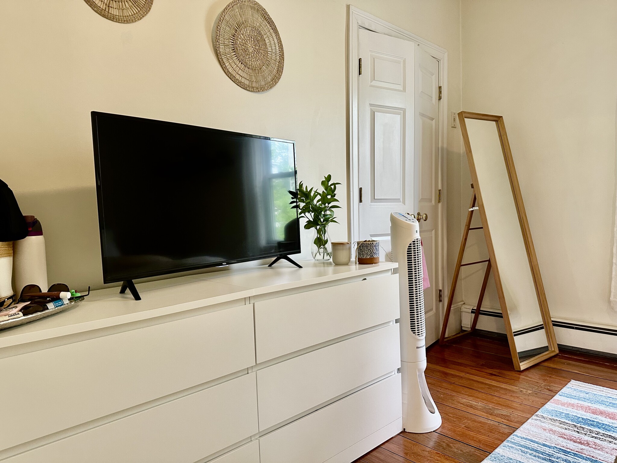 3 bed, 1 bath apartment for rent at 14 Marcella St Unit 2, Wellington-Harrington — photo 17 of 23