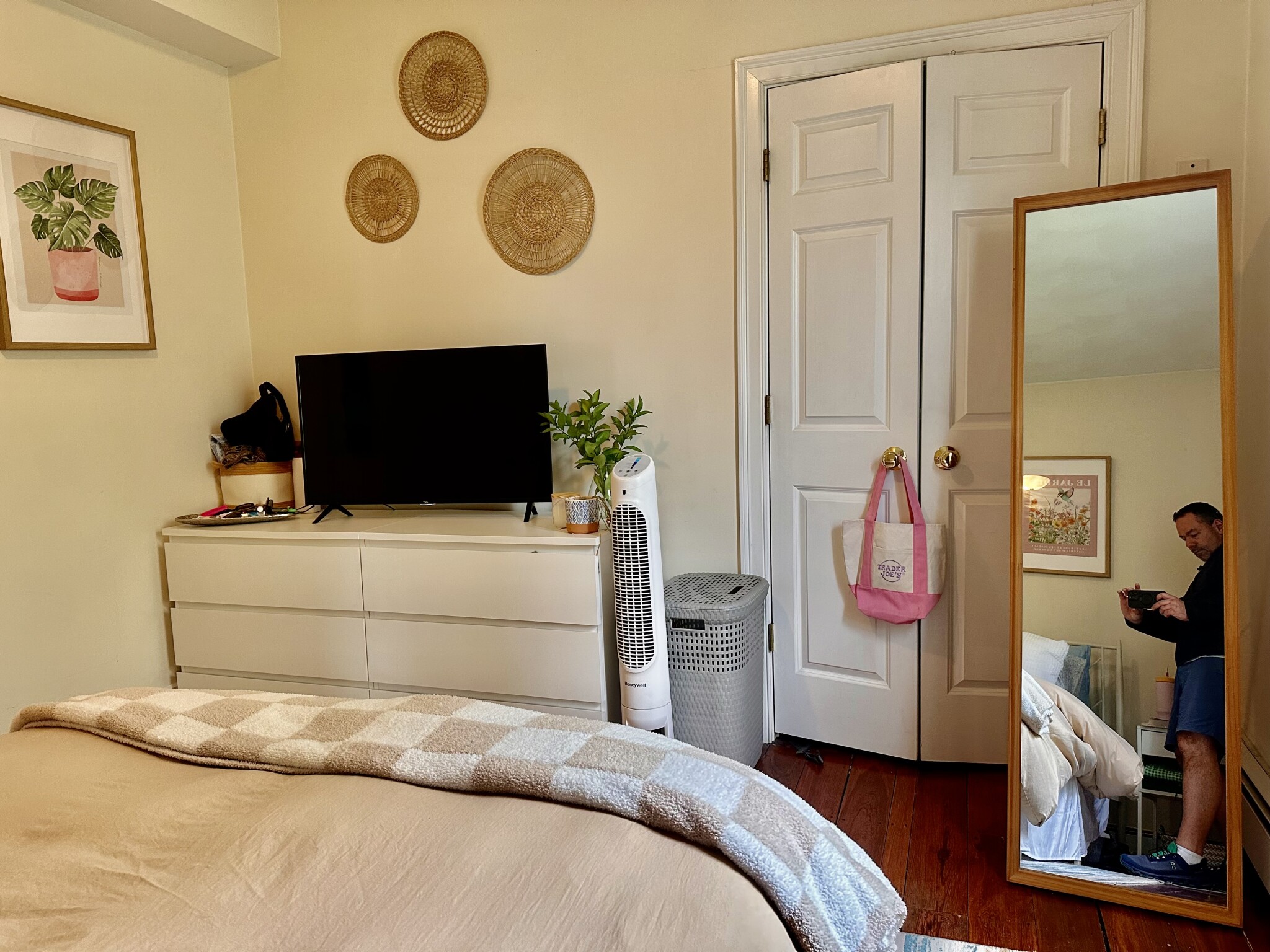 3 bed, 1 bath apartment for rent at 14 Marcella St Unit 2, Wellington-Harrington — photo 19 of 23
