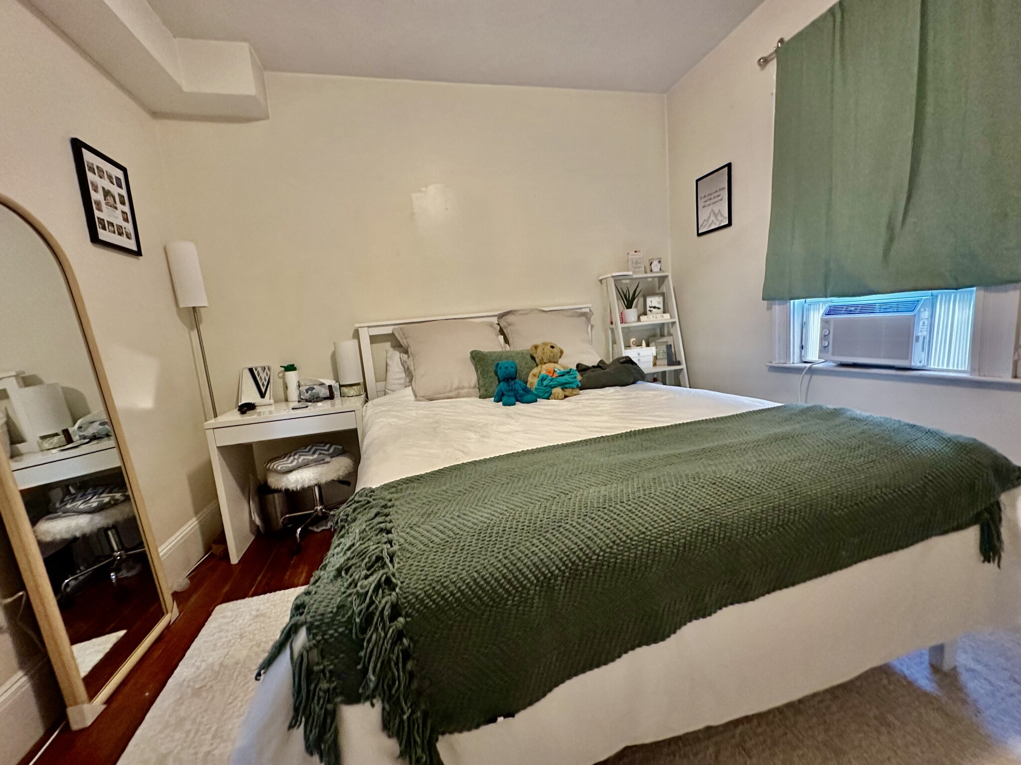 3 bed, 1 bath apartment for rent at 14 Marcella St Unit 2, Wellington-Harrington — photo 3 of 23