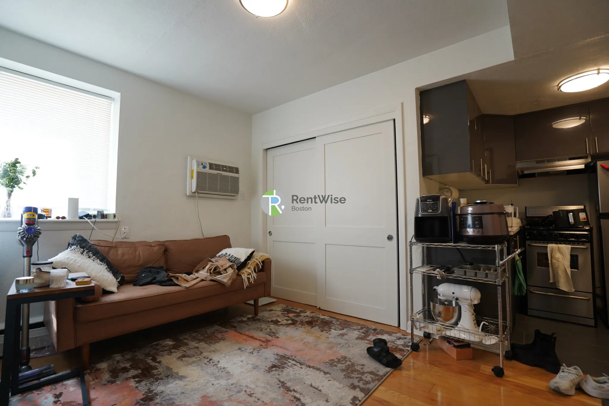 1 bed, 1 bath apartment for rent at 14 Marion St Unit 1, Coolidge Corner — photo 2 of 15