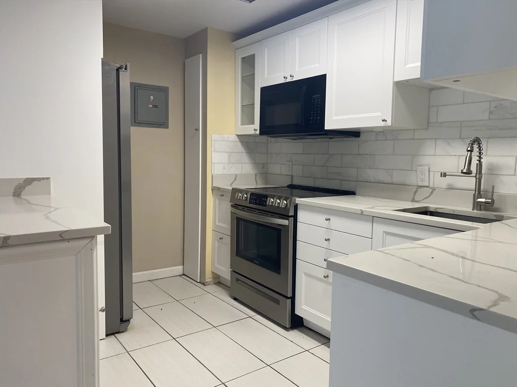 1 bed, 1 bath apartment for rent at 14 Mayberry Dr Unit 10 C, Westborough — photo 6 of 11