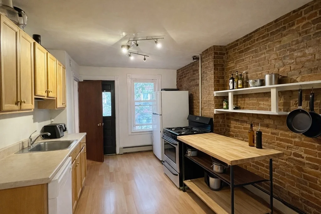 2 bed, 1 bath apartment for rent at 14 Mead St Unit 2, Allston — photo 2 of 5