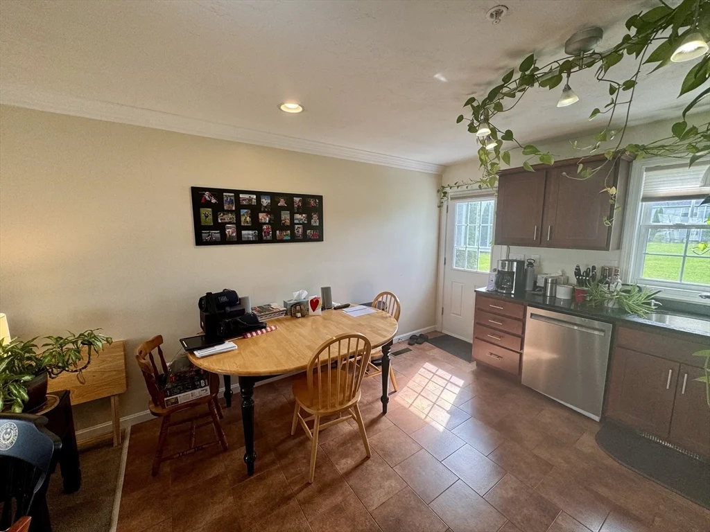 2 bed, 1 bath apartment for rent at 14 Merrimac Way Unit E, Tyngsborough — photo 6 of 35