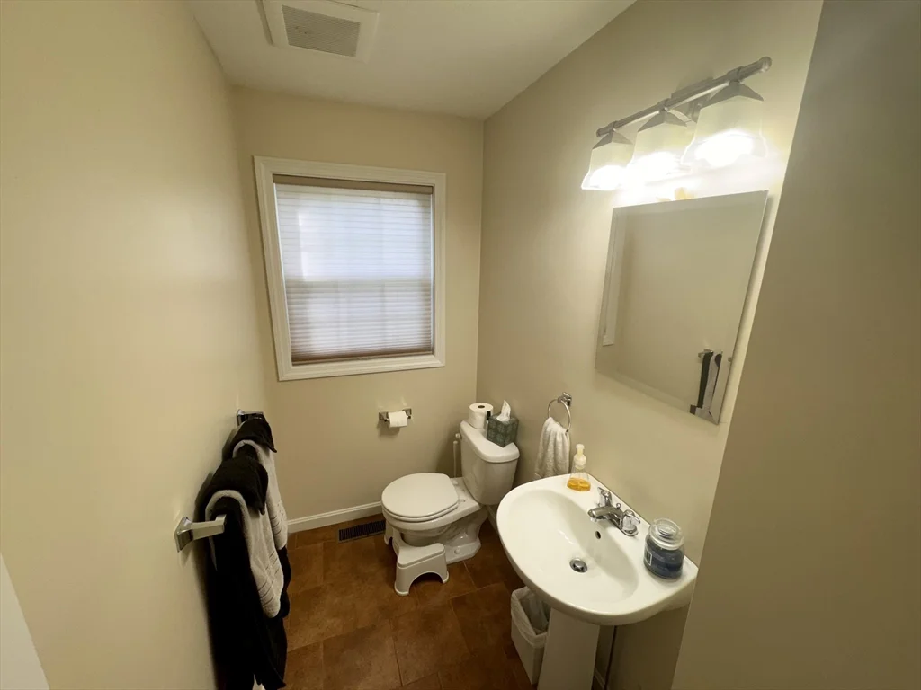 2 bed, 1 bath apartment for rent at 14 Merrimac Way Unit E, Tyngsborough — photo 11 of 35