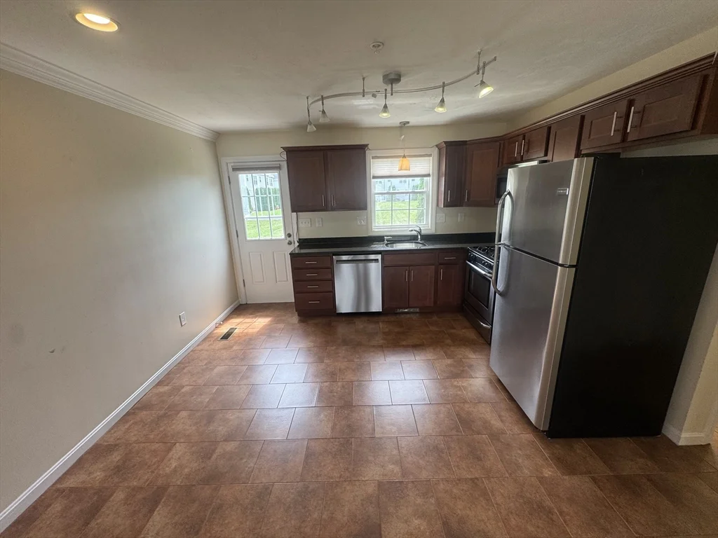 2 bed, 1 bath apartment for rent at 14 Merrimac Way Unit E, Tyngsborough — photo 26 of 35