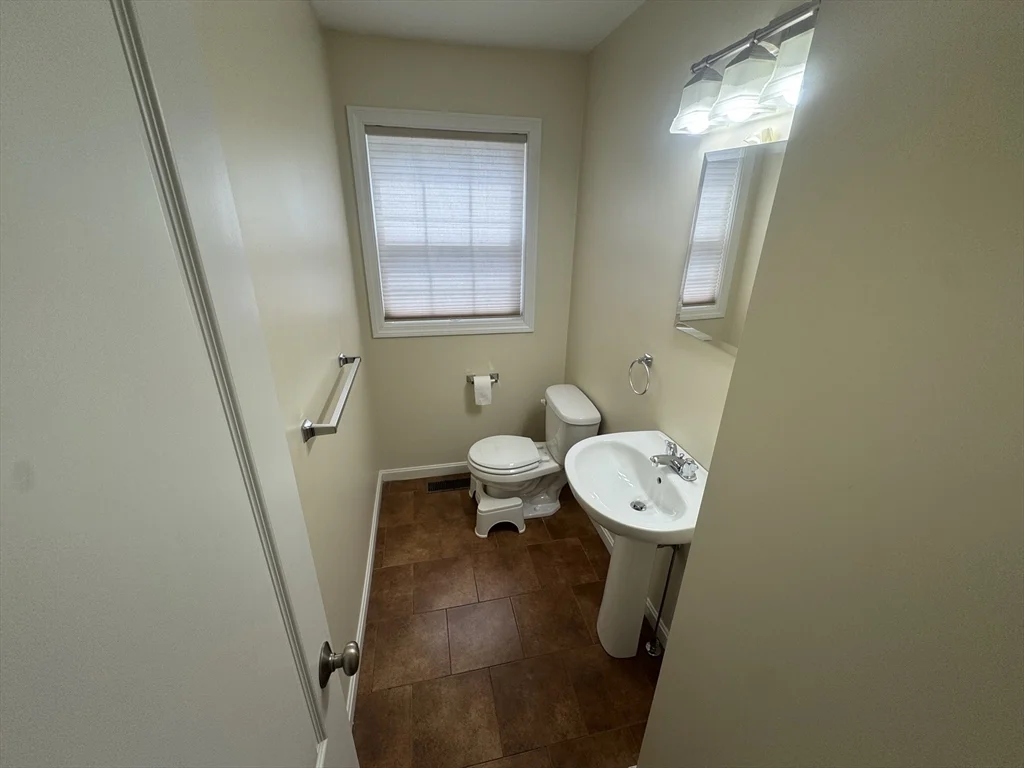 2 bed, 1 bath apartment for rent at 14 Merrimac Way Unit E, Tyngsborough — photo 17 of 35
