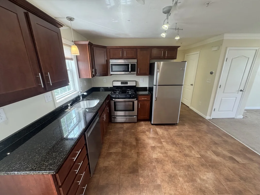 2 bed, 1 bath apartment for rent at 14 Merrimac Way Unit E, Tyngsborough — photo 20 of 35