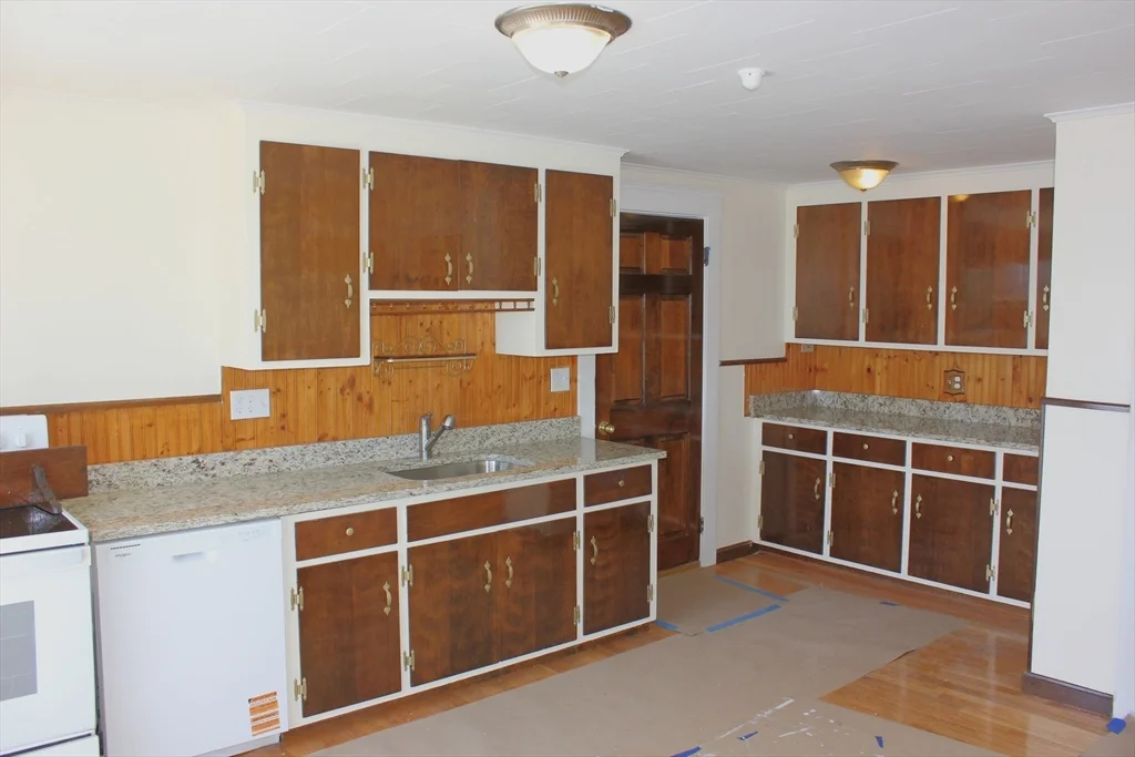 3 bed, 1 bath apartment for rent at 14 Messervy Unit 2, Salem — photo 9 of 14