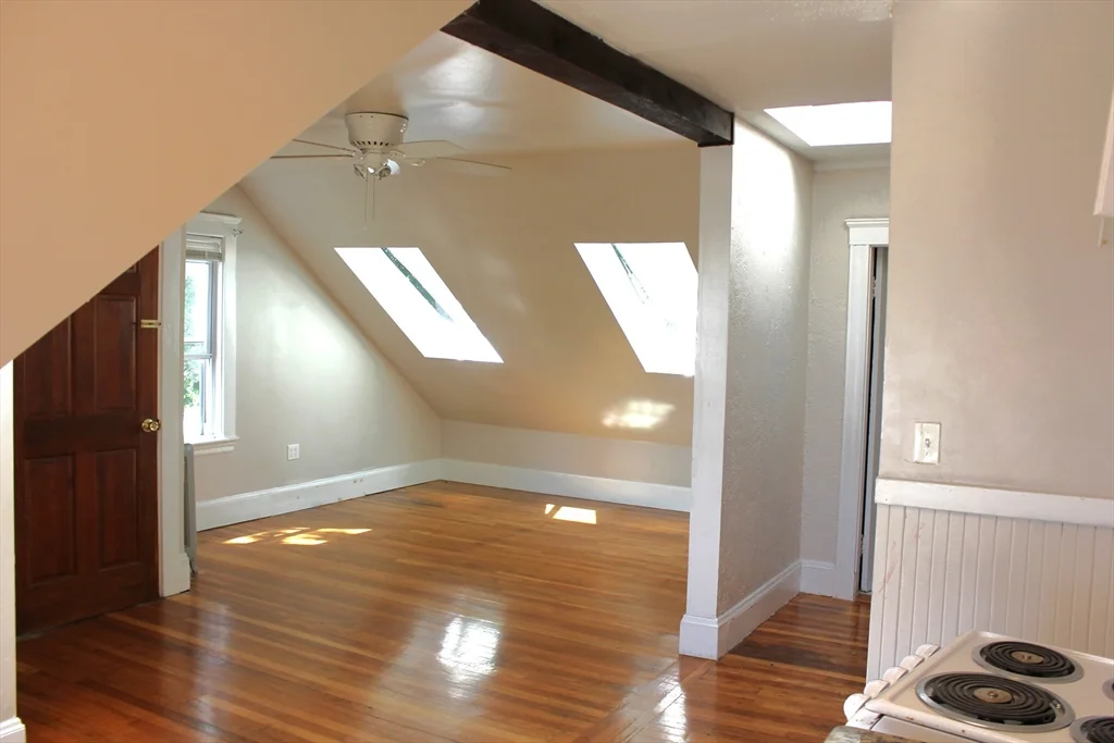 3 bed, 1 bath apartment for rent at 14 Messervy Unit 3, Salem — photo 7 of 9
