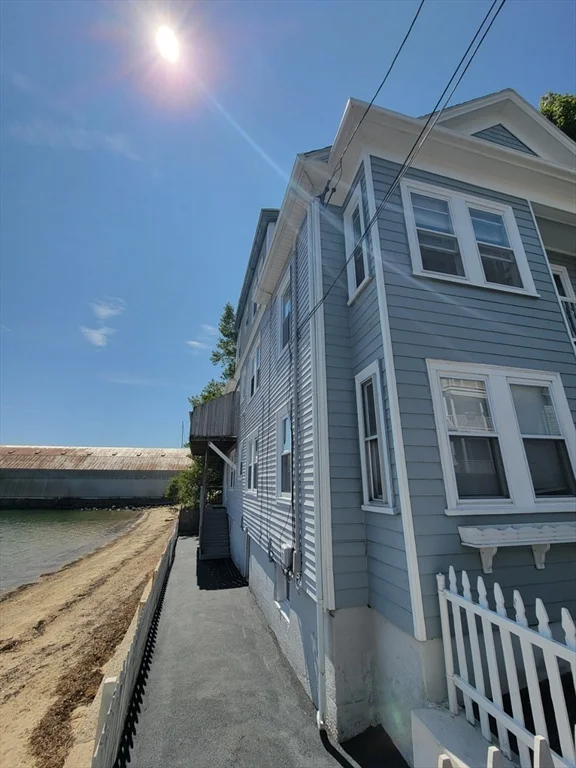 3 bed, 1 bath apartment for rent at 14 Messervy Unit 3, Salem — photo 2 of 9
