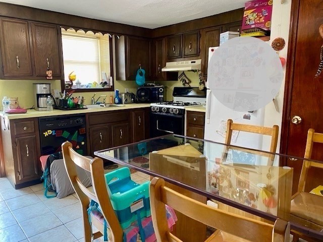 2 bed, 1 bath apartment for rent at 14 Michael Rd Unit B2, Revere — photo 2 of 9