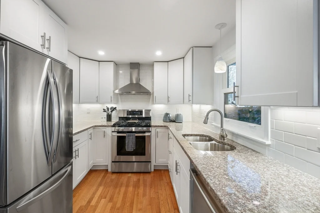 3 bed, 2 bath apartment for rent at 14 Michael Way Unit 14, Wellington-Harrington — photo 3 of 18