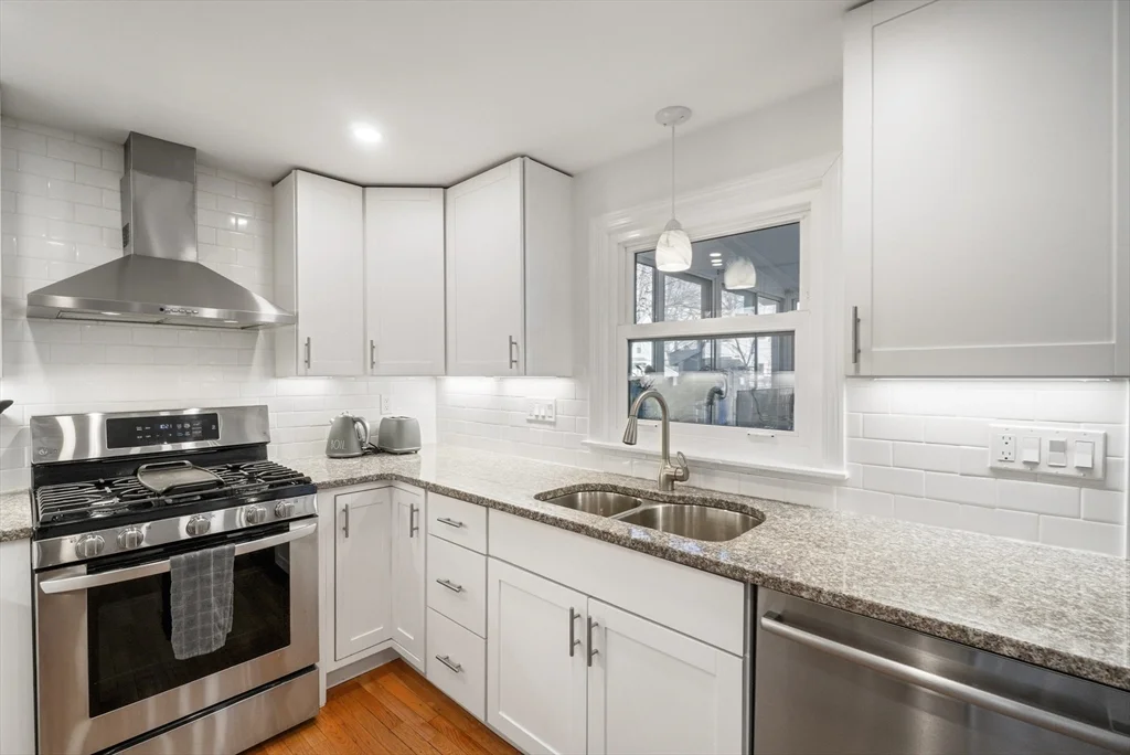 3 bed, 2 bath apartment for rent at 14 Michael Way Unit 14, Wellington-Harrington — photo 2 of 18