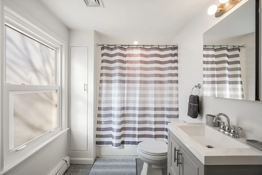 3 bed, 2 bath apartment for rent at 14 Michael Way, Wellington-Harrington — photo 9 of 13