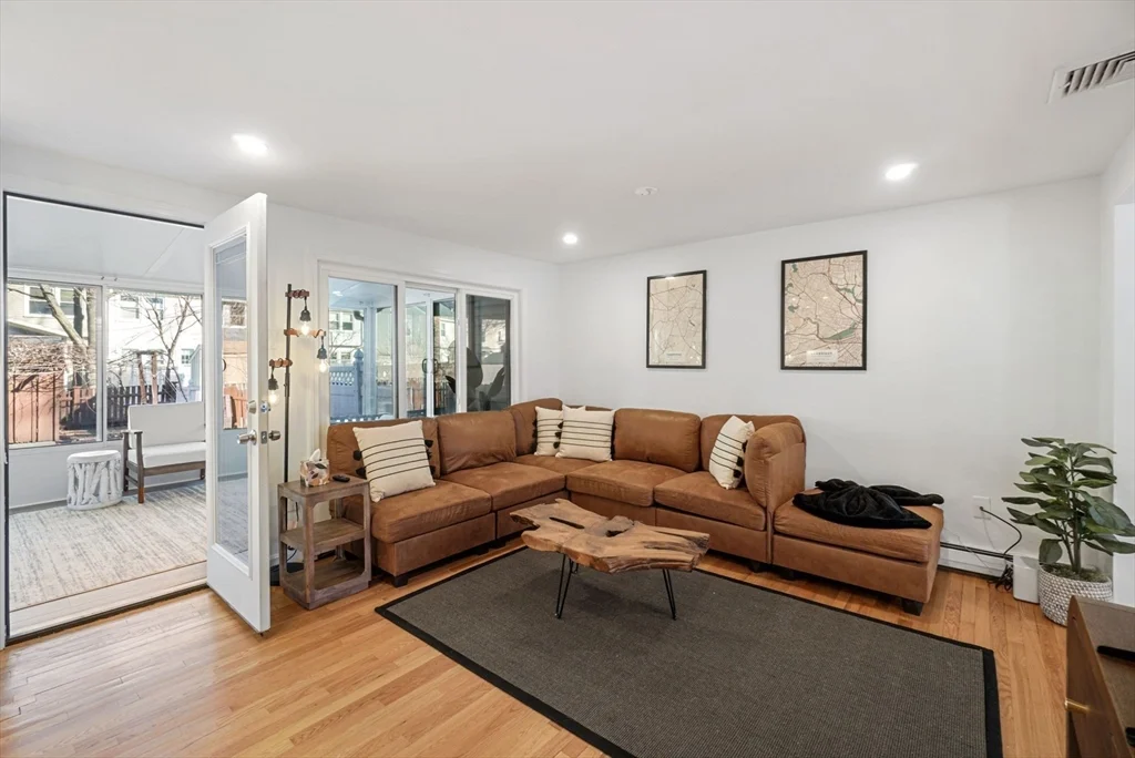 3 bed, 2 bath apartment for rent at 14 Michael Way, Wellington-Harrington — photo 3 of 13